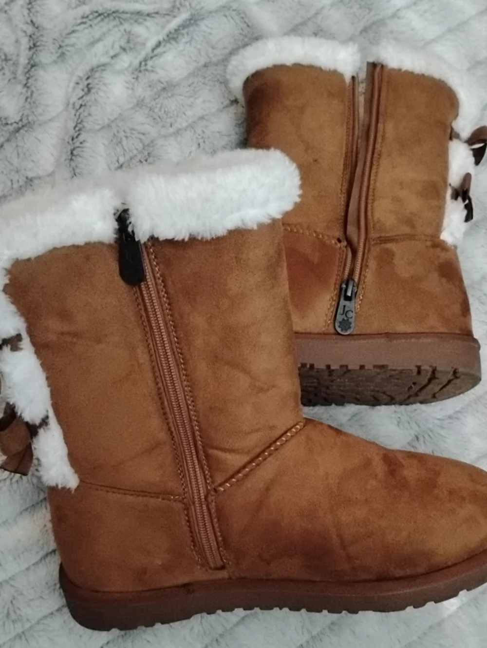 (9W) Women’s Cozy Faux-Suede Boot with Sherpa Lining - Brown